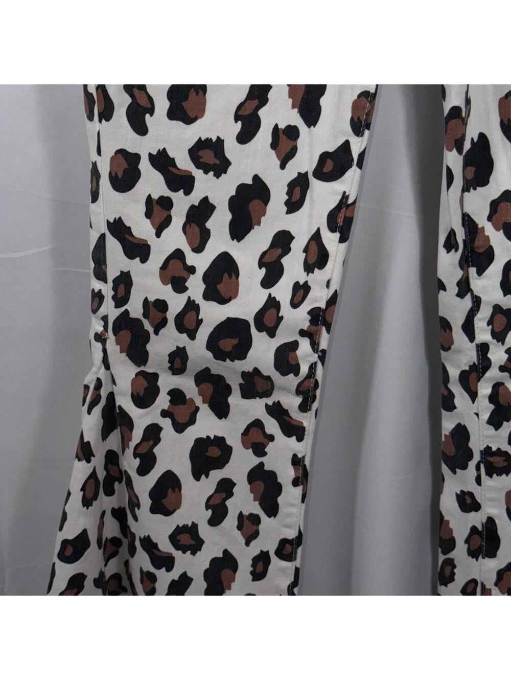 Saints & Hearts Leopard Print Flare Jeans Women’s Size Medium - Picture 3 of 9